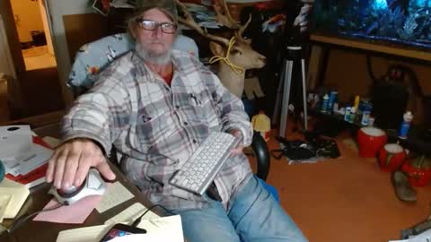 Snapshot of funmike2000 chatting on 8, 11, 2025 mike online show from 8, 11, 2025