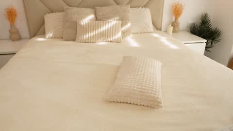 Snapshot of funny_to_see_you_here chatting on 26, 11, 2025 Katy Noel - online show from 26, 11, 2025