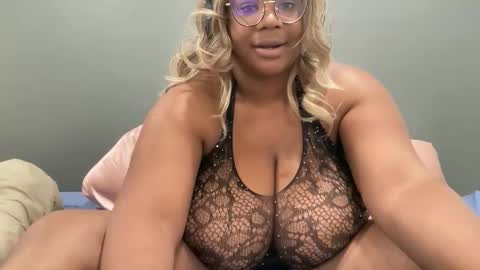 Snapshot of furykat1 chatting on 17, 12, 2025 furykat1 online show from 17, 12, 2025