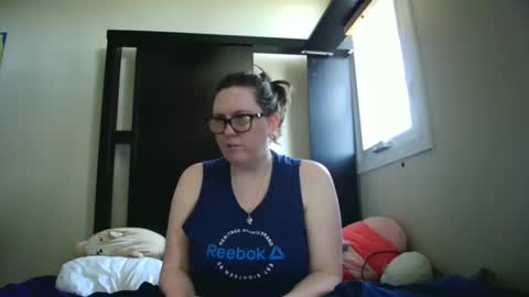 fuzzypeaches87 online show from 26, 4, 2026