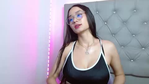 Snapshot of fysste_ chatting on 25, 11, 2025 Victoria online show from 25, 11, 2025