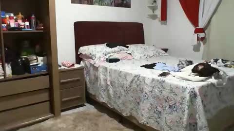 gaby  layla online show from 1, 4, 2026