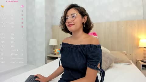 Snapshot of gabriela_vargas chatting on 23, 10, 2025 Gabriela Vargas online show from 23, 10, 2025