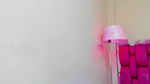 Snapshot of gabrielaa_01 chatting on 1, 2, 2025 Gaby Im on vacation see you on November 25 online show from 1, 2, 2025