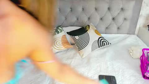   online show from 15, 12, 2025