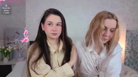 Snapshot of garden_flower chatting on 15, 12, 2025 Violla online show from 15, 12, 2025