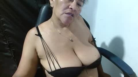 Snapshot of gatika_sexy chatting on 25, 11, 2025 katia online show from 25, 11, 2025