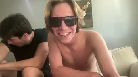 Snapshot of gavinnumbers chatting on 4, 10, 2025 gavinnumbers online show from 4, 10, 2025