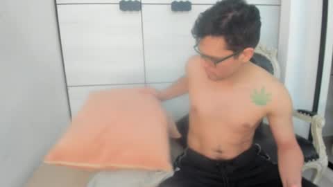 Snapshot of gean_mclovin chatting on 24, 4, 2026 Gean Mclovin online show from 24, 4, 2026
