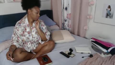 The Empress online show from 3, 10, 2025