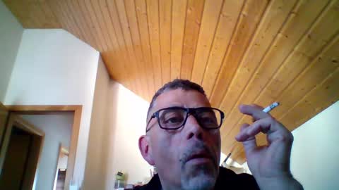 Snapshot of gen3841 chatting on 26, 4, 2026 Gen online show from 26, 4, 2026