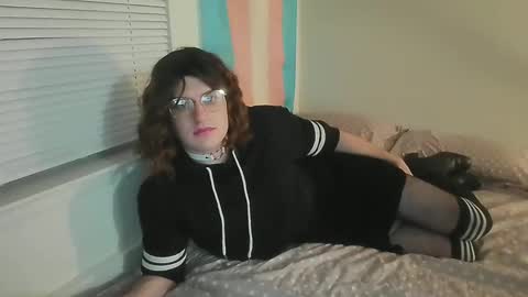 Snapshot of genesis820 chatting on 10, 11, 2025 Rachelle online show from 10, 11, 2025