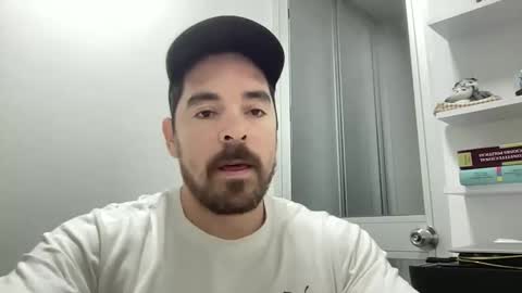 Snapshot of genesis_wb chatting on 5, 1, 2025 genesis_wb online show from 5, 1, 2025