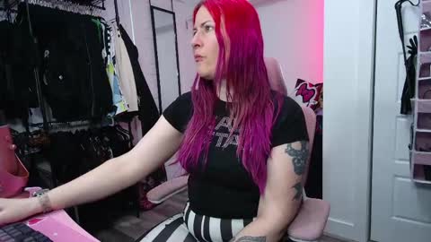 Snapshot of gennyrock chatting on 17, 4, 2026 Genny Rock and online show from 17, 4, 2026