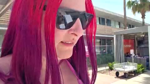 Snapshot of gennyrock chatting on 22, 4, 2026 Genny Rock and online show from 22, 4, 2026