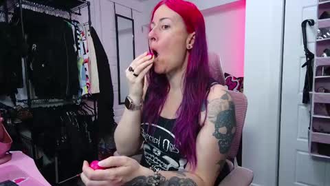 Snapshot of gennyrock chatting on 5, 5, 2026 Genny Rock and online show from 5, 5, 2026