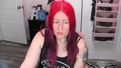 Snapshot of gennyrock chatting on 26, 5, 2026 Genny Rock and online show from 26, 5, 2026