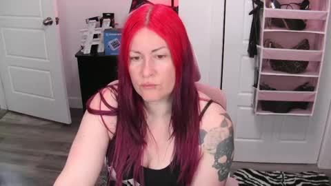 Snapshot of gennyrock chatting on 27, 5, 2026 Genny Rock and online show from 27, 5, 2026