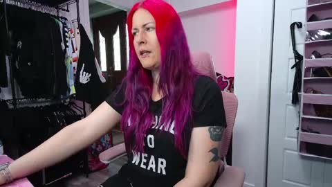 Snapshot of gennyrock chatting on 28, 5, 2026 Genny Rock and online show from 28, 5, 2026