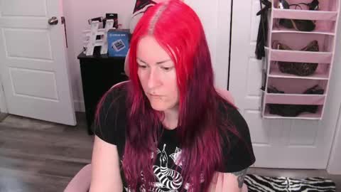 Snapshot of gennyrock chatting on 30, 5, 2026 Genny Rock and online show from 30, 5, 2026