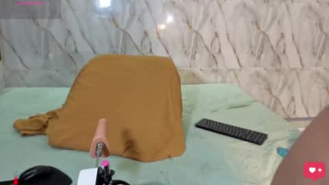 Snapshot of georgis__ chatting on 4, 10, 2025 Georgina online show from 4, 10, 2025