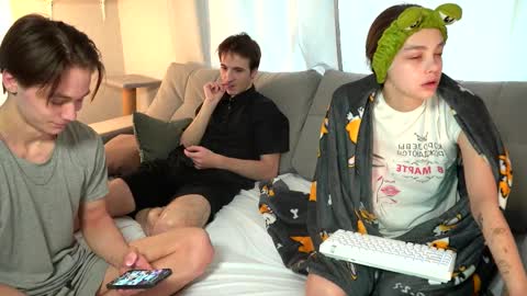 Jean and Isa couple Van online show from 23, 2, 2025