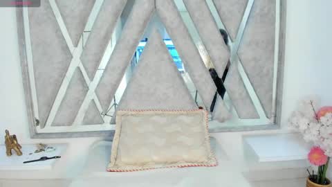 Danna Astrom online show from 3, 3, 2025