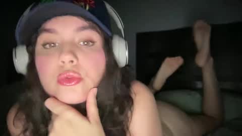 Snapshot of gia_is_horny chatting on 4, 12, 2024 The Queen of Squirt online show from 4, 12, 2024