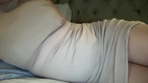 Snapshot of gia_is_horny chatting on 11, 3, 2025 The Queen of Squirt online show from 11, 3, 2025