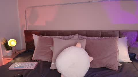 Gia online show from 27, 2, 2025