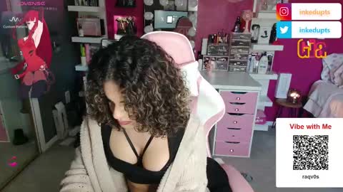 Snapshot of giadior31 chatting on 4, 11, 2025 Gia Dior online show from 4, 11, 2025