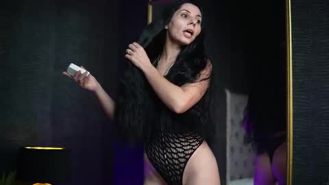  Gia  online show from 18, 11, 2025