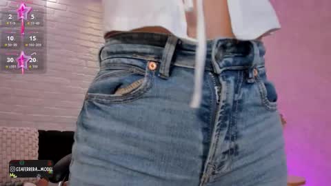 Snapshot of giaferrera_ chatting on 18, 10, 2025 Gia Ferrera online show from 18, 10, 2025