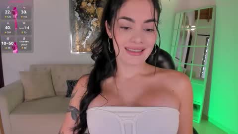 Snapshot of giaferrera_ chatting on 28, 10, 2025 Gia Ferrera online show from 28, 10, 2025