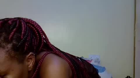 Snapshot of gianna_012 chatting on 19, 11, 2025 ENNY online show from 19, 11, 2025