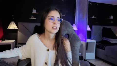 Snapshot of giapearl2 chatting on 17, 10, 2025 Gia online show from 17, 10, 2025