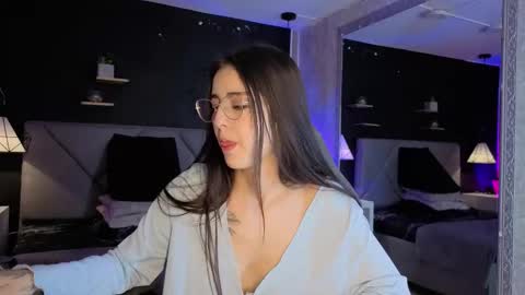 Snapshot of giapearl2 chatting on 18, 10, 2025 Gia online show from 18, 10, 2025