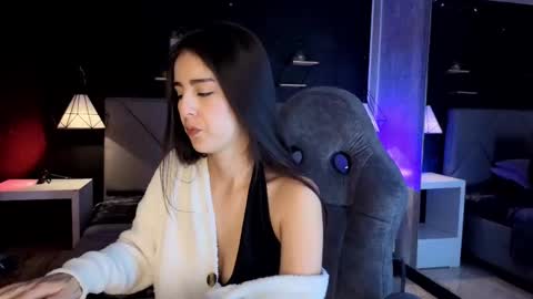 Snapshot of giapearl2 chatting on 31, 10, 2025 Gia online show from 31, 10, 2025