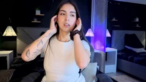 Snapshot of giapearl2 chatting on 3, 11, 2025 Gia online show from 3, 11, 2025