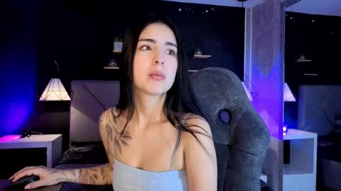 Snapshot of giapearl2 chatting on 7, 11, 2025 Gia online show from 7, 11, 2025