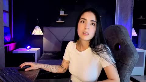 Snapshot of giapearl2 chatting on 12, 11, 2025 Gia online show from 12, 11, 2025