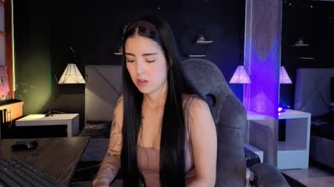 Snapshot of giapearl2 chatting on 19, 11, 2025 Gia online show from 19, 11, 2025