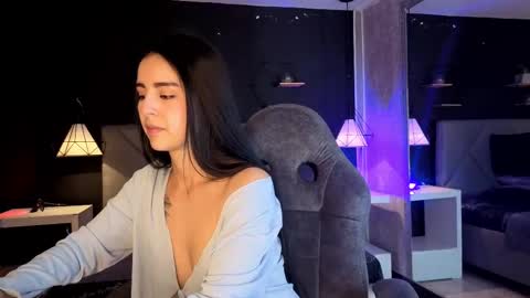 Snapshot of giapearl2 chatting on 22, 11, 2025 Gia online show from 22, 11, 2025