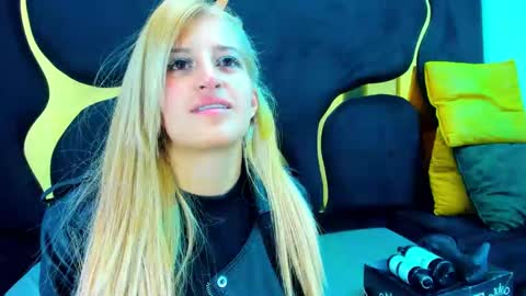 GiaRoussel online show from 19, 12, 2025