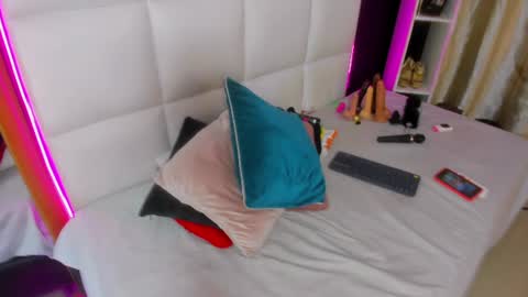 Snapshot of gigi_duran chatting on 27, 7, 2026 Gigi online show from 27, 7, 2026