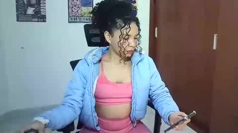 Snapshot of gigi_scott_ chatting on 22, 12, 2025 GIGI STCOTT online show from 22, 12, 2025