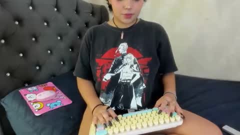 Snapshot of gigi_wet chatting on 18, 12, 2025 Gigi online show from 18, 12, 2025