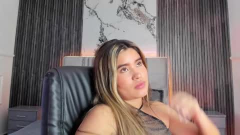 Snapshot of gigiidoll chatting on 20, 1, 2025 Gigi Doll online show from 20, 1, 2025