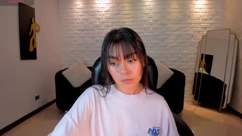 Snapshot of gigilee_ chatting on 5, 1, 2025 GIGI online show from 5, 1, 2025