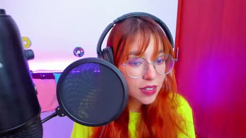 gigimooon online show from 13, 9, 2025